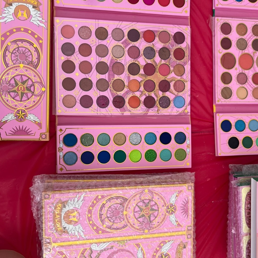 Makeup pallets